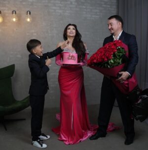 Madina Saduakasova Instagram - Сіздердің Мадикоштарыңыз бүгін 18 ге толды🌺!!! Туған күннің құрметіне 5К- лардан шашу🎉5 рет! #жаңажас