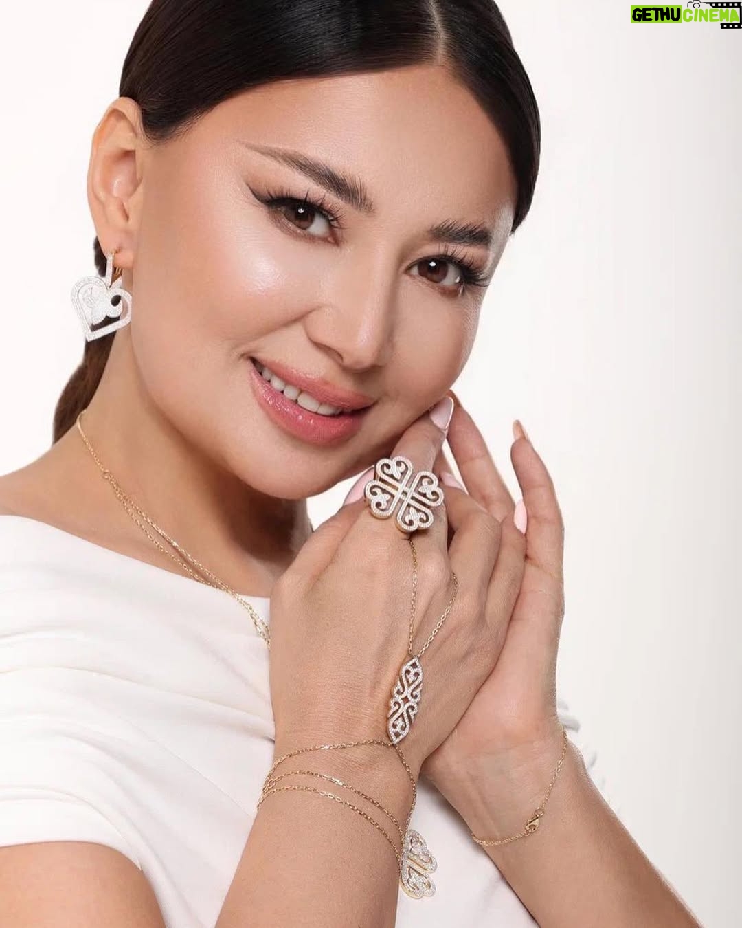 Madina Saduakasova - 49.6K Likes - Уақытқа бағынбайтын әдемілік , сұлулық
Көшпелі өмірдің рухы мен жаңа заманның салтанатты үйлесімі @saltanat.houseofdiamonds
Бұл махаббат мәңгілікке Saltanat House of Diamonds💛