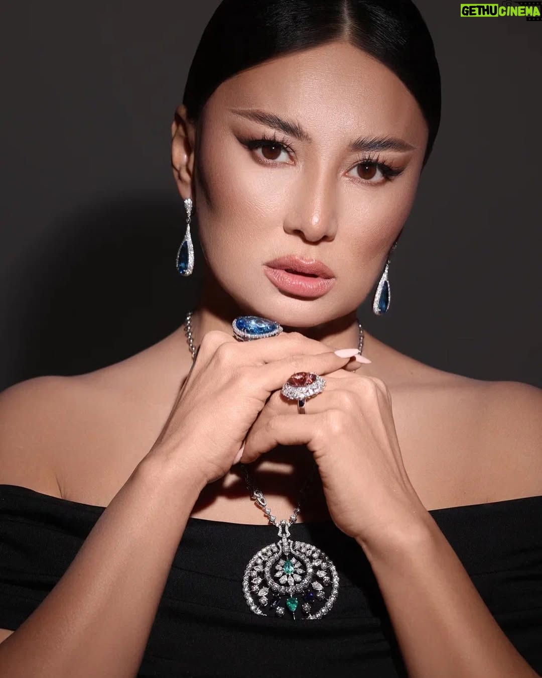 Madina Saduakasova - 49.6K Likes - Уақытқа бағынбайтын әдемілік , сұлулық
Көшпелі өмірдің рухы мен жаңа заманның салтанатты үйлесімі @saltanat.houseofdiamonds
Бұл махаббат мәңгілікке Saltanat House of Diamonds💛