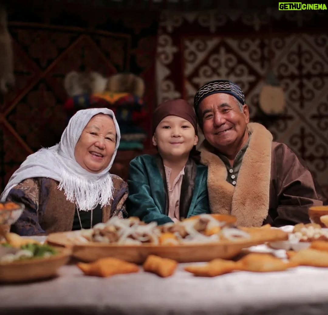Madina Saduakasova - 53.3K Likes - Отбасымыздың атынан құттықтауды қабыл алыңыздар! 🙌
Қасиетті Рамазан айымен тұспа - тұс келген Ұлыстың Ұлы күні Наурыз мейрамы құтты болсын ! 🌷🌷🌷
Әр шаңыраққа , әр отбасына молынан береке, бақыт, қуаныш келсін !
Берекелі елімізде тыныштық , бейбітшілік болсын ! Аминь 🙏❤️😘🥰
Мен Атырауда ☺️😍👍 Ауа райы ғажап ! Алаңда Наурыздың Наурызы болып жатыр 💃🏻
Сіз жақ қалай ? Қалай қарсы алып жатырсыздар?