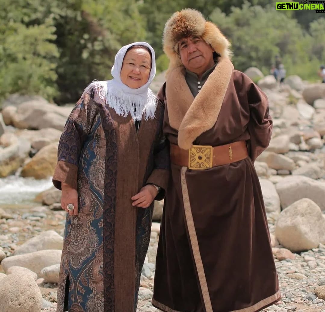 Madina Saduakasova - 53.3K Likes - Отбасымыздың атынан құттықтауды қабыл алыңыздар! 🙌
Қасиетті Рамазан айымен тұспа - тұс келген Ұлыстың Ұлы күні Наурыз мейрамы құтты болсын ! 🌷🌷🌷
Әр шаңыраққа , әр отбасына молынан береке, бақыт, қуаныш келсін !
Берекелі елімізде тыныштық , бейбітшілік болсын ! Аминь 🙏❤️😘🥰
Мен Атырауда ☺️😍👍 Ауа райы ғажап ! Алаңда Наурыздың Наурызы болып жатыр 💃🏻
Сіз жақ қалай ? Қалай қарсы алып жатырсыздар?