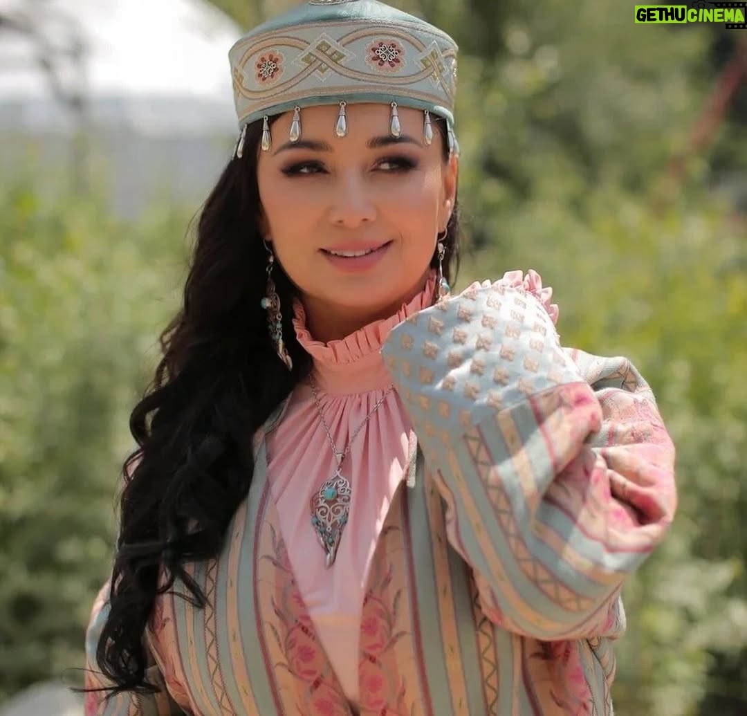 Madina Saduakasova - 53.3K Likes - Отбасымыздың атынан құттықтауды қабыл алыңыздар! 🙌
Қасиетті Рамазан айымен тұспа - тұс келген Ұлыстың Ұлы күні Наурыз мейрамы құтты болсын ! 🌷🌷🌷
Әр шаңыраққа , әр отбасына молынан береке, бақыт, қуаныш келсін !
Берекелі елімізде тыныштық , бейбітшілік болсын ! Аминь 🙏❤️😘🥰
Мен Атырауда ☺️😍👍 Ауа райы ғажап ! Алаңда Наурыздың Наурызы болып жатыр 💃🏻
Сіз жақ қалай ? Қалай қарсы алып жатырсыздар?