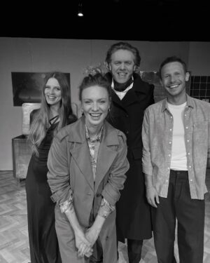 Magdalena Boczarska Instagram - Wpadliśmy wczoraj na warszawski Ursynów zrobić teatralne zamieszanie. Podobno się udało 💫🌪️ 
🎭 „Wypiór” @teatr_imka

Oczyma @dionizytenor widziane 🙃📸