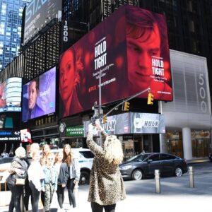 Magdalena Boczarska Instagram - Hello, Times Square! 🏙🌪
@netflix @harlancoben