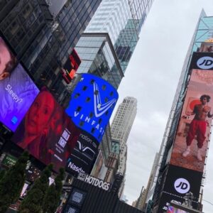 Magdalena Boczarska Instagram - Hello, Times Square! 🏙🌪
@netflix @harlancoben
