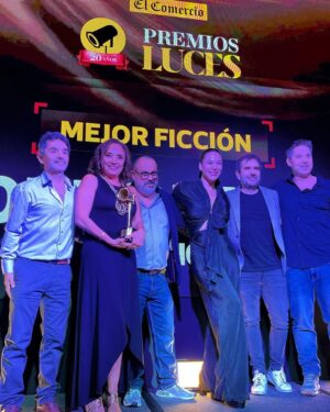 Magdyel Ugaz Instagram - Tantos años , tantas historias dentro y detrás de la pantalla 🥹😍🤍📺 mi amado @afhstv ❤️❤️❤️
 Te celebramos 
Mejor ficción TV 
“AL FONDO HAY SITIO “