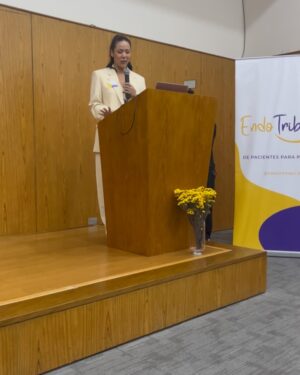 Magdyel Ugaz Instagram - El fin de semana fui invitada al Endotribufest 💛, un evento creado por mujeres con endometriosis y para mujeres con endometriosis. Fue un espacio tan cálido, tan poderoso, tan necesario. Hubo especialistas, charlas, emprendimientos creados por guerreras que, como muchas de nosotras, buscan recursos para atravesar esta enfermedad de la mejor manera posible.

Me invitaron a compartir mi testimonio y solo puedo decir: ¡gracias! Gracias por permitirme ser parte de algo tan valioso, por el amor, la fuerza y la sororidad que se respiraba. Me llevo el corazón lleno.
Gracias @endotribu.pe 
@endovale.pe 
@endomed.pe 
@endomom_carla 

Nos tenemos.