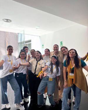 Magdyel Ugaz Instagram - El fin de semana fui invitada al Endotribufest 💛, un evento creado por mujeres con endometriosis y para mujeres con endometriosis. Fue un espacio tan cálido, tan poderoso, tan necesario. Hubo especialistas, charlas, emprendimientos creados por guerreras que, como muchas de nosotras, buscan recursos para atravesar esta enfermedad de la mejor manera posible.

Me invitaron a compartir mi testimonio y solo puedo decir: ¡gracias! Gracias por permitirme ser parte de algo tan valioso, por el amor, la fuerza y la sororidad que se respiraba. Me llevo el corazón lleno.
Gracias @endotribu.pe 
@endovale.pe 
@endomed.pe 
@endomom_carla 

Nos tenemos.