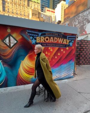 Małgorzata Kożuchowska Instagram - Jest co oglądać …! @doriangrayplay @sarah_snook #vanya #andrewscott @othellobway @jakegyllenhaal @denzelwashington.official #theather #inspiration #master
