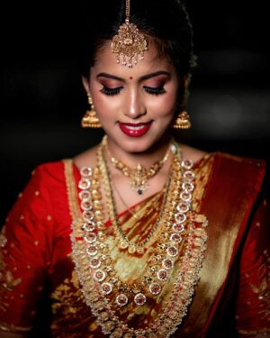 Mahana Sanjeevi Instagram - Bridallook✅9597950145

📸@pooabi_photography
:
📸@ar_mahakannan_photography
:
@mahanaofficials❤️ actress 
:
#weddinglook#bridaljewellery #weddingphotography #tredisnalphotography #forever#photography #picoftheday #photoftheday #southindianwedding#bridalmakeup