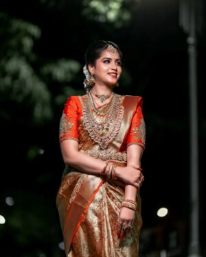 Mahana Sanjeevi Instagram - அழகழகா அவ
தொிவா உயிா் உாிவா
மெது மெதுவா விாி
விாிவா விழி அறிவா❣️❣️
.
.📸@pooabi_photography
:
📸@ar_mahakannan_photography
:
@mahanaofficials❤️ actress 
:
#weddinglook#bridaljewellery #weddingphotography #tredisnalphotography #forever#photography #picoftheday #photoftheday #southindianwedding