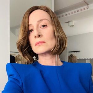 Maja Ostaszewska Instagram - Happy World Theatre Day!!!
Z mojej garderoby w @nowy_teatr najlepsze życzenia z w Międzynarodowym Dniu Teatru dla Wszystkich, którzy go współtworzą! Artystów, ekip technicznych, produkcji, absolutnie Wszystkich pracowników, krytyków, dziennikarzy kulturalnych i Was kochani Widzowie. Bez Was, waszego odzewu, wspaniałej energii zwrotnej jaką nam dajecie- nie byłoby nic. Kochajmy TEATR! Niech Żyje! 
Oczywiście przy tej okazji zapraszam na nasz najnowszy spektakl “Kofman. Podwójne wiązanie” Premiera juz 10.04 💥💥💥
#worldtheatreday #miedzynarodowydzienteatru #nowyteatr
#Francuzi #Wyjezdzamy #Odyseja #AnioływAmeryce #kinomoralnegoniepokoju #Krum #Koniec 
#makeup @jochudyk @monikaleta