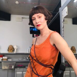 Maja Ostaszewska Instagram - Happy World Theatre Day!!!
Z mojej garderoby w @nowy_teatr najlepsze życzenia z w Międzynarodowym Dniu Teatru dla Wszystkich, którzy go współtworzą! Artystów, ekip technicznych, produkcji, absolutnie Wszystkich pracowników, krytyków, dziennikarzy kulturalnych i Was kochani Widzowie. Bez Was, waszego odzewu, wspaniałej energii zwrotnej jaką nam dajecie- nie byłoby nic. Kochajmy TEATR! Niech Żyje! 
Oczywiście przy tej okazji zapraszam na nasz najnowszy spektakl “Kofman. Podwójne wiązanie” Premiera juz 10.04 💥💥💥
#worldtheatreday #miedzynarodowydzienteatru #nowyteatr
#Francuzi #Wyjezdzamy #Odyseja #AnioływAmeryce #kinomoralnegoniepokoju #Krum #Koniec 
#makeup @jochudyk @monikaleta