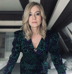 Maja Ostaszewska Instagram - PROJEKT UFO @netflixpl 💥
Wera Wierusz ;) It was a real pleasure to be this character.
Może ktoś ma ochotę zobaczyć po majówkowych spacerach?
director Kasper Bajon 
production @telemark_official for @netflixpl 
makeup @daria_siejak 
costume designer @bemmagda