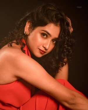 Malaika Vasupal Instagram - In red lipstick 
With no one to impress 💋💄
 

More photos coming up, for now that’s all 🙊

Hair and makeup : @shruthiashwath_makeupartist 
Photography: @umesh__photography___ 
Styling : @shimmer_designer_studio @style_diary_by_namratha