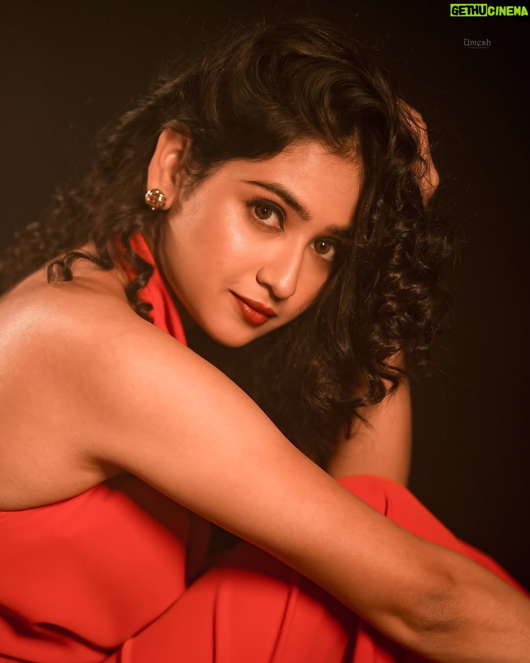 Malaika Vasupal - 25.6K Likes - In red lipstick
With no one to impress šš
More photos coming up, for now thatās all š
Hair and makeup : @shruthiashwath_makeupartist
Photography: @umesh__photography___
Styling : @shimmer_designer_studio @style_diary_by_namratha