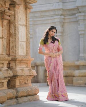 Malaika Vasupal Instagram - ಮನದಾ ಮರೆಯ ಕಿಟಕಿಯಿಂದ
ನುಸುಳಿ ಬಂದ ಬಿಸಿಲು ನೀನೇ💖

#malaika #kannadaactress #kannadasongs #kannadamusically #trend
