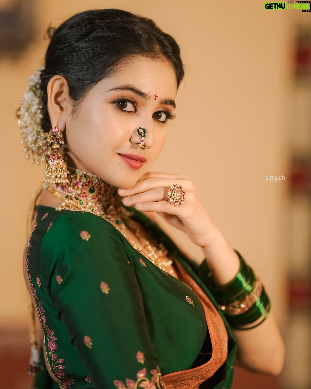 Malaika Vasupal - 79.7K Likes - š
#viral #reel #tradtional #shoot