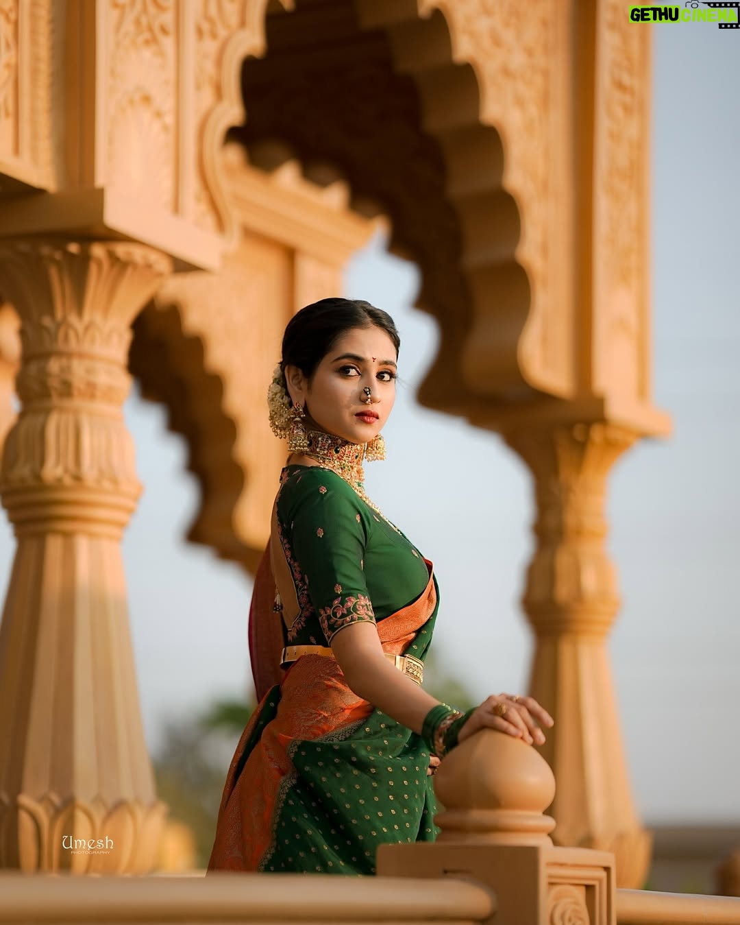 Malaika Vasupal - 79.7K Likes - š
#viral #reel #tradtional #shoot