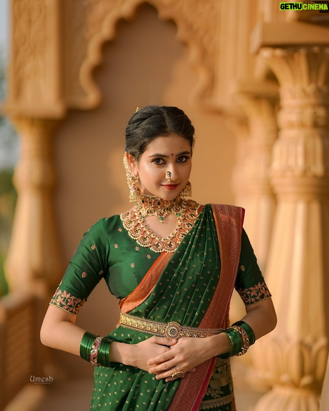 Malaika Vasupal - 79.7K Likes - š
#viral #reel #tradtional #shoot