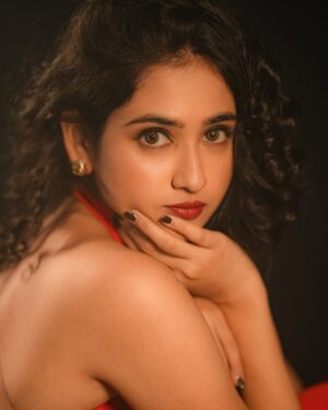 Malaika Vasupal Instagram - In red lipstick 
With no one to impress 💋💄
 

More photos coming up, for now that’s all 🙊

Hair and makeup : @shruthiashwath_makeupartist 
Photography: @umesh__photography___ 
Styling : @shimmer_designer_studio @style_diary_by_namratha