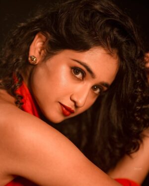 Malaika Vasupal Instagram - In red lipstick 
With no one to impress 💋💄
 

More photos coming up, for now that’s all 🙊

Hair and makeup : @shruthiashwath_makeupartist 
Photography: @umesh__photography___ 
Styling : @shimmer_designer_studio @style_diary_by_namratha