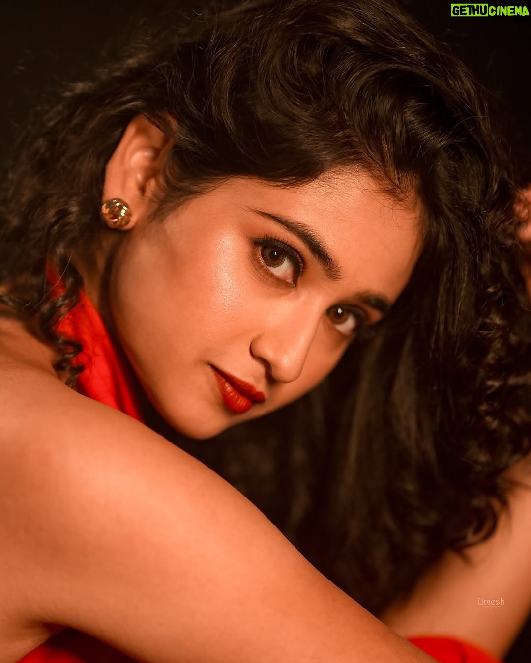 Malaika Vasupal - 25.6K Likes - In red lipstick
With no one to impress šš
More photos coming up, for now thatās all š
Hair and makeup : @shruthiashwath_makeupartist
Photography: @umesh__photography___
Styling : @shimmer_designer_studio @style_diary_by_namratha