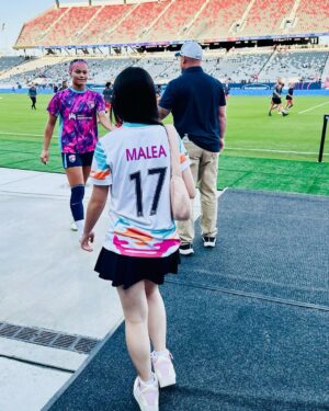 Malea Emma Tjandrawidjaja Instagram - thank u @sandiegowavefc for having me sing the national anthem tonight ❤️

#maleaemma