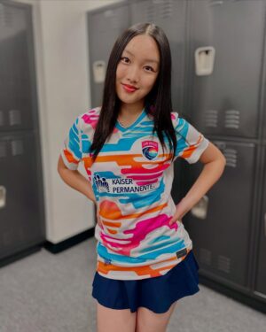 Malea Emma Tjandrawidjaja Instagram - thank u @sandiegowavefc for having me sing the national anthem tonight ❤️

#maleaemma