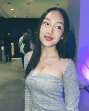 Malea Emma Tjandrawidjaja Instagram - LA Premiere of @sunflowergirlfilm at @nfmla Film Festival tonight was so much fun! 🌻

#maleaemma