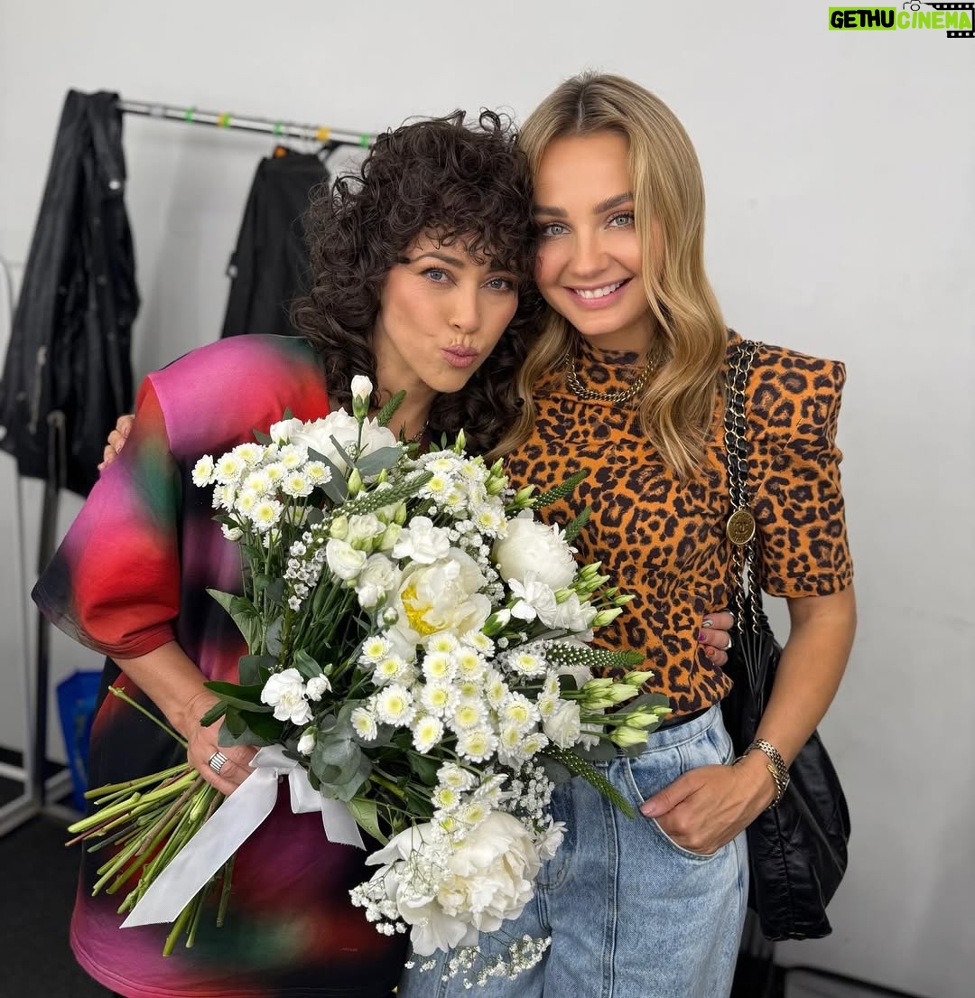Malgorzata Socha - 3.9K Likes - Ten wieczór byÅ czymÅ wiÄcej niż koncertem ā byÅ celebracjÄ
Twojej siÅy, talentu i drogi, którÄ
idziesz z takÄ
klasÄ
. PatrzeÄ na Ciebie na scenie, pewnÄ
siebie i totalnie w swoim żywiole, to czysta przyjemnoÅÄ. DziÄkujÄ, że mogÅam byÄ czÄÅciÄ
tej wyjÄ
tkowej chwili. JesteÅ wielka ā i to już nie marzenia, to rzeczywistoÅÄ.ā¤ļøā¤ļøā¤ļø