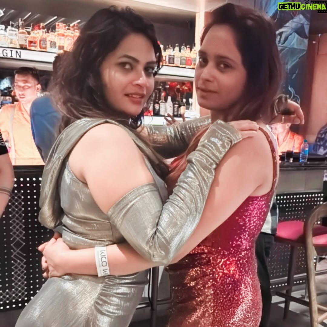 Malvika Tomar - 3.9K Likes - Happy birthday darling š„°.@rituraioffical
.
.
,
,
#birthday #birthdaygirl #insta #like #follow #goodtimes #lol #post #party #top