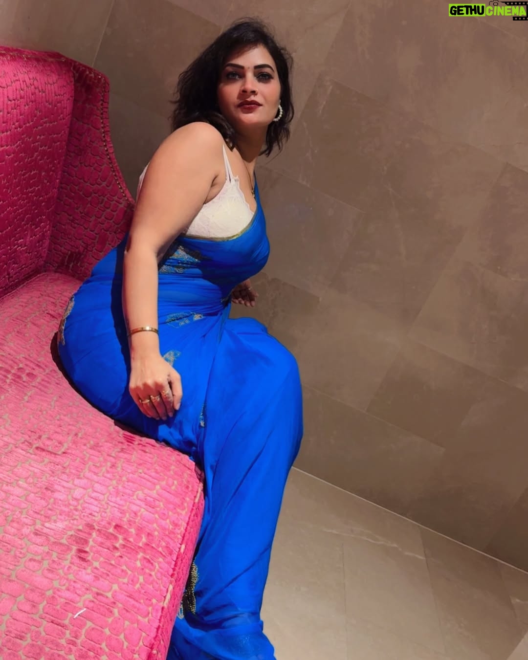Malvika Tomar - 3.9K Likes - Saari post on demand š
.
.
.
.
#saariloverā¤ļø #saarook #blue #awe #like4like #foryou #supporters #haters #stayaway #instapic #portrait #likekro #explore #youareworthy #yourock #workhard #saaripromtion #ad #contact #promotion