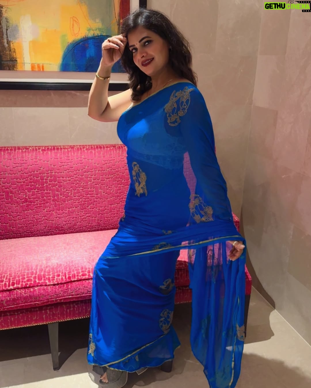 Malvika Tomar - 3.9K Likes - Saari post on demand š
.
.
.
.
#saariloverā¤ļø #saarook #blue #awe #like4like #foryou #supporters #haters #stayaway #instapic #portrait #likekro #explore #youareworthy #yourock #workhard #saaripromtion #ad #contact #promotion