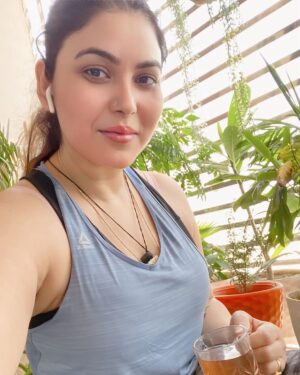 Mamta Rai Instagram - नियमित रूप से सुबह 3 बजे उठे ,जिस दिन से उठना शुरू किजिएगा उस दिन से जिम जाना छोड़ दीजियेगा क्यों कि ब्रह्ममुहर्त में उठ जाना ही सबसे कड़ी परिश्रम हैं तपस्या है | जिम की कोई जरूरत नहीं होती हैं शरीर को फिट करने के लिए |आप अपना समय प्रकृति के साथ बिताए | ब्रह्ममुहर्त में ब्रह्माण्ड में अपनी बातों को बोले आप उस वक्त परमात्मा के करीब होते हैं ,वो सब उनसे मागिए जो आप चाहते हैं |निश्चित रूप से आपकी कही हुयी बाते ब्रह्माण्ड में गुंजेगी और आप जल्द ही सब कुछ ही हासील कर सकेंगे जो आप चाहते हैं || 
जय काशी हर हर महादेव 🙏🚩 #mamtaraithoughts 
.
#mamtarai #mamtarai46 #kashikibetimamtarai #queenofkashimamtarai_ #mamtaraimorninglook #mamtaraiphoto #mamtarainewpost #mamtarainewlook #mamtaraivaranasi