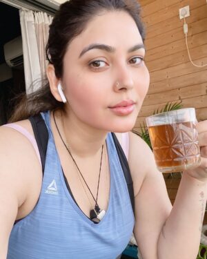 Mamta Rai Instagram - नियमित रूप से सुबह 3 बजे उठे ,जिस दिन से उठना शुरू किजिएगा उस दिन से जिम जाना छोड़ दीजियेगा क्यों कि ब्रह्ममुहर्त में उठ जाना ही सबसे कड़ी परिश्रम हैं तपस्या है | जिम की कोई जरूरत नहीं होती हैं शरीर को फिट करने के लिए |आप अपना समय प्रकृति के साथ बिताए | ब्रह्ममुहर्त में ब्रह्माण्ड में अपनी बातों को बोले आप उस वक्त परमात्मा के करीब होते हैं ,वो सब उनसे मागिए जो आप चाहते हैं |निश्चित रूप से आपकी कही हुयी बाते ब्रह्माण्ड में गुंजेगी और आप जल्द ही सब कुछ ही हासील कर सकेंगे जो आप चाहते हैं || 
जय काशी हर हर महादेव 🙏🚩 #mamtaraithoughts 
.
#mamtarai #mamtarai46 #kashikibetimamtarai #queenofkashimamtarai_ #mamtaraimorninglook #mamtaraiphoto #mamtarainewpost #mamtarainewlook #mamtaraivaranasi