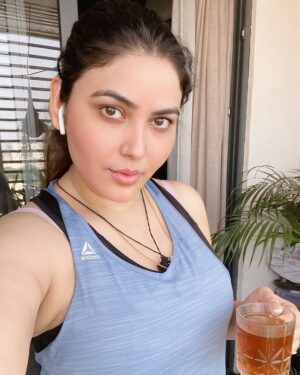 Mamta Rai Instagram - नियमित रूप से सुबह 3 बजे उठे ,जिस दिन से उठना शुरू किजिएगा उस दिन से जिम जाना छोड़ दीजियेगा क्यों कि ब्रह्ममुहर्त में उठ जाना ही सबसे कड़ी परिश्रम हैं तपस्या है | जिम की कोई जरूरत नहीं होती हैं शरीर को फिट करने के लिए |आप अपना समय प्रकृति के साथ बिताए | ब्रह्ममुहर्त में ब्रह्माण्ड में अपनी बातों को बोले आप उस वक्त परमात्मा के करीब होते हैं ,वो सब उनसे मागिए जो आप चाहते हैं |निश्चित रूप से आपकी कही हुयी बाते ब्रह्माण्ड में गुंजेगी और आप जल्द ही सब कुछ ही हासील कर सकेंगे जो आप चाहते हैं || 
जय काशी हर हर महादेव 🙏🚩 #mamtaraithoughts 
.
#mamtarai #mamtarai46 #kashikibetimamtarai #queenofkashimamtarai_ #mamtaraimorninglook #mamtaraiphoto #mamtarainewpost #mamtarainewlook #mamtaraivaranasi