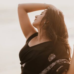 Maneesha Mahesh Instagram - Sands of time meet timeless tradition🌊
📸: @houseofchroniclez 
💄: @brides_of_deepthi