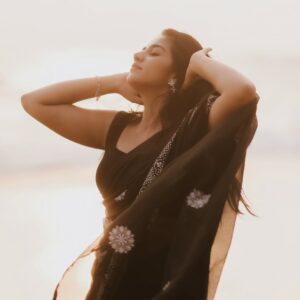 Maneesha Mahesh Instagram - Sands of time meet timeless tradition🌊
📸: @houseofchroniclez 
💄: @brides_of_deepthi