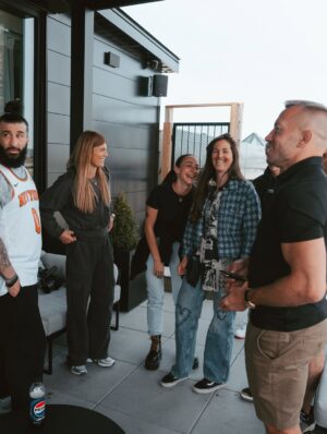 Manon Fiorot Instagram - Un honneur de partager ce moment avec une légende @georgesstpierre 
Merci pour la force 🙏
Le chemin continue, guidée par les plus grands. 👊