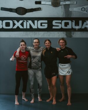 Manon Fiorot Instagram - Sparring, sweat and blood.💥🥊💦🩸

Big thanks to all the people who came to help me during this camp.🙏🙏👊

On the grind for that belt.⬆️
.
@niliblock 
@maki_beki 
@bleda_tereza 
@josefinethunder 
@luciaszabova_ 
@theomurris_mma 
@flavio_santiago_peroba 
@aldriccassata 
@jeanrobertmonier