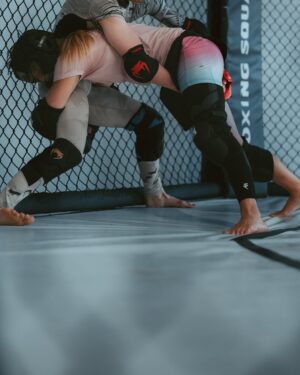Manon Fiorot Instagram - Sparring, sweat and blood.💥🥊💦🩸

Big thanks to all the people who came to help me during this camp.🙏🙏👊

On the grind for that belt.⬆️
.
@niliblock 
@maki_beki 
@bleda_tereza 
@josefinethunder 
@luciaszabova_ 
@theomurris_mma 
@flavio_santiago_peroba 
@aldriccassata 
@jeanrobertmonier