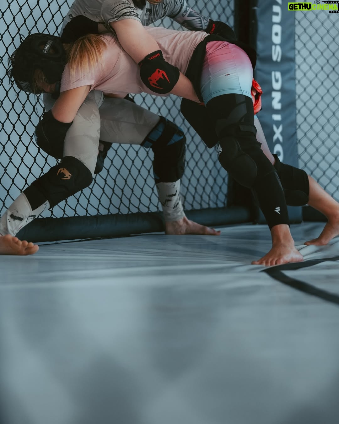 Manon Fiorot - 6.6K Likes - Sparring, sweat and blood.💥🥊💦🩸
Big thanks to all the people who came to help me during this camp.🙏🙏👊
On the grind for that belt.⬆️
.
@niliblock
@maki_beki
@bleda_tereza
@josefinethunder
@luciaszabova_
@theomurris_mma
@flavio_santiago_peroba
@aldriccassata
@jeanrobertmonier
