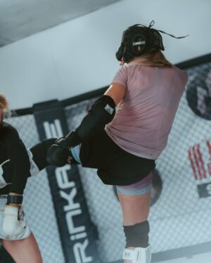 Manon Fiorot Instagram - Sparring, sweat and blood.💥🥊💦🩸

Big thanks to all the people who came to help me during this camp.🙏🙏👊

On the grind for that belt.⬆️
.
@niliblock 
@maki_beki 
@bleda_tereza 
@josefinethunder 
@luciaszabova_ 
@theomurris_mma 
@flavio_santiago_peroba 
@aldriccassata 
@jeanrobertmonier
