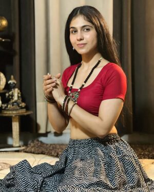 Manpreet Dolly Instagram - Apsraa ?? 🌹
.
.
#cute #cutiepie #cutnessoverload #cutegirl #beautifulgirls #simplegirl #reddress #cutie