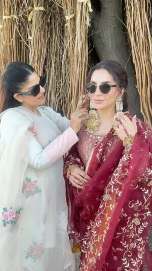 Mansi Sharma Instagram - Guess why this song  is so special …. ❤️

This is the song that has been the heart beat of every wedding I’ve known. 
But today it’s even being more special .. with beautiful @mansi_sharma6 
Our bond started from her wedding and now it’s more like friends forever 🧿.
.
Hmua @makeupbyparry 
Outfits of both of us @labelparryvig 
Jewelry @manirambalwantrai 
Song @hansrajhanshrh 
.
.
.
#mansisharma #hansrajhans #celebrity