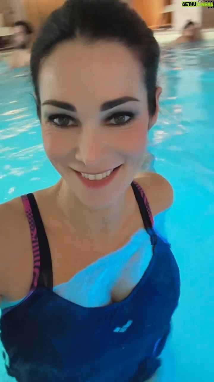Manuela Arcuri - 1.1K Likes - Ogni tanto un po’ di sano relax non guasta!! Voi come vi rilassate? Come staccate da tutto?? @borgobrufa @ladynella8 @advantageroma #mammaefiglia #family #relax #spa #massage #beauty #pool #manuelaarcuri_official #manuelaarcuri