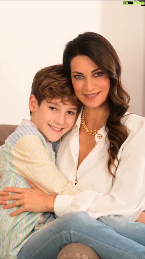 Manuela Arcuri - 4.1K Likes - Un Regalo di Natale per tutte le Famiglie! 🩵
Manuela Arcuri ha deciso di condividere con noi la sua esperienza di mamma, un viaggio ricco di sfide, emozioni e crescita. Un percorso che ogni genitore può comprendere e che, con il giusto supporto, diventa più armonioso e sereno.
Manuela racconta come il suo ruolo di madre abbia cambiato la sua vita, e come, grazie al supporto di Francesco Chesi, professionista in ambito familiare, e di WeFamily, oggi si senta più forte e pronta a condividere la sua esperienza con tutte le mamme e famiglie che si trovano ad affrontare le stesse difficoltà.
E alla fine di questo racconto speciale, c'è una sorpresa: Manuela ha scelto di diventare Testimonial ufficiale di WeFamily per aiutare e supportare più famiglie possibili a scoprire questo bellissimo percorso di crescita. Un'opportunità unica per chi vorrà regalarsi momenti di serenità e armonia, con il supporto di WeFamily.
Un regalo di Natale per tutte le famiglie che scelgono di intraprendere questo cammino insieme a noi. 🤍
Grazie, Manuela, per aver scelto di condividere con noi questo viaggio.
•
•
#WeFamily #FamiglieFelici #manuelaarcuri #MaternitàConsapevole #SupportoAlleFamiglie #PercorsiDiCrescita #WeFamilyTestimonial #MammeUnite #CrescitaInFamiglia #GenitoriConsapevoli #VitaDaMamma #ArmoniaFamiliare #MaternitàConAmore #FamigliaFelice #CrescitaPersonale #SupportoGenitori #Genitori #AmoreInFamiglia #EssereGenitori #MammeFelici #NataleInFamiglia #BenessereFamiliare #CrescereInsieme #Famiglia #Maternità #GenitoriFelici #Amore #Natale2024