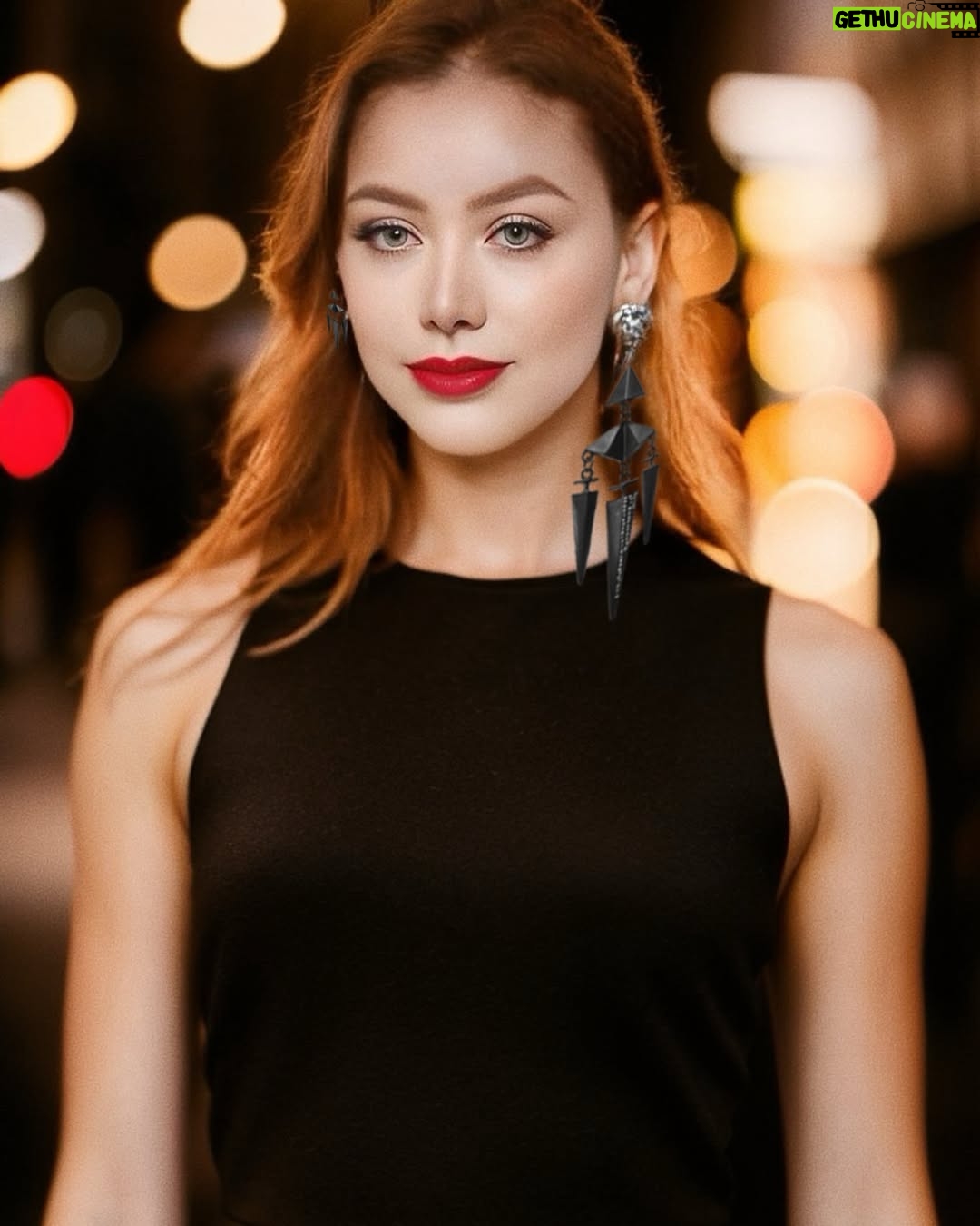 Margo Haddad - 3 Likes - لا أحد منا سيخرج من هنا على قيد الحياة. لذا، لا تعش كظل يتلاشى. تناول الطعام بشغف، تجول تحت الشمس كما لو كنت تجمع لحظاتك الأخيرة، اغمر نفسك في البحر وكأنك تستعيد نفسك. تحدث بصراحة، وابتعد عن الكذب. أطلق العنان لقلبك، كن مفعمًا بالحيوية، طيبًا، وغريب الأطوار. فليس هنالك وقت لأي شيء آخر.#margo #margohaddad #love #art #film #sun #usa #cairo #jordan