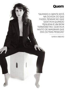 Maria Ribeiro Instagram - @mariaaribeiro é intensa. Nos sentimentos, no trabalho, na vida como um todo. A mesma pessoa que se tornou amiga de Fernanda Young pela franqueza, mudou a própria agenda para “se internar” por um mês com @anitta — Maria é roteirista do documentário ‘ Larissa, o outro lado de Anitta’. Prestes a completar 50 anos, a artista leva aos trabalhos a maturidade com que leva a própria existência: “Tenho coragem de bancar quem sou, mesmo não sendo exatamente o que todo mundo queria”. Ribeiro é nossa entrevistada da semana no Quem Disse? e fala sobre tudo isso e ainda sobre maternidade, vida pública e até sobre o sonho de ser avó. Leia o papo completo clicando no link da bio! (📷: Catarina Ribeiro)